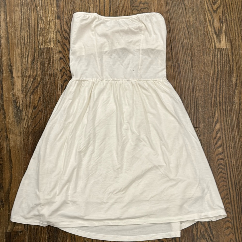 White strapless dress